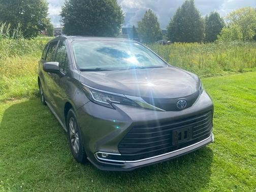 Predawn Gray Mica 2023 Toyota Sienna XLE