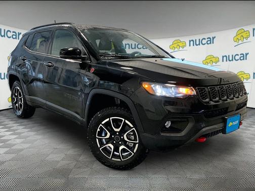 Diamond Black Crystal Pearl-Coat Exterior Paint 2026 Jeep Compass Trailhawk