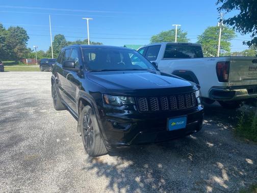 Diamond Black Crystal Pearlcoat 2019 Jeep Grand Cherokee Altitude