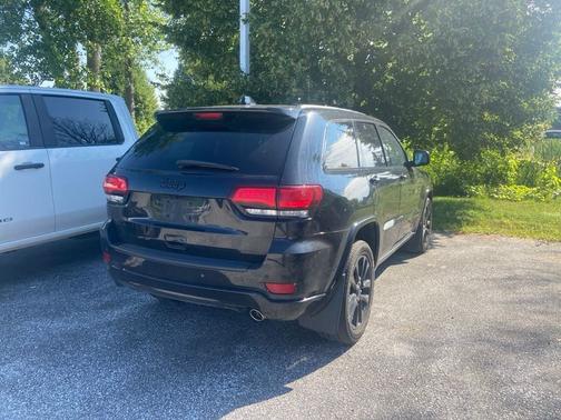Diamond Black Crystal Pearlcoat 2019 Jeep Grand Cherokee Altitude