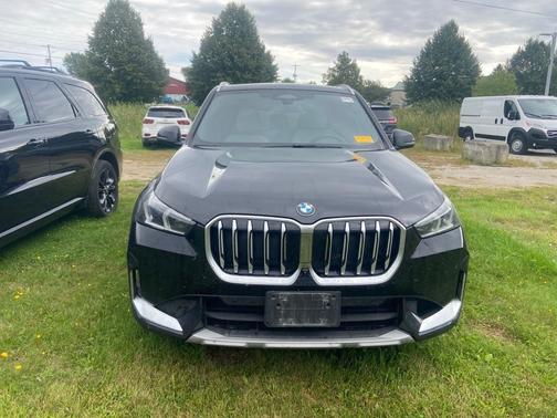 Black Sapphire Metallic 2025 BMW X1 xDrive28i