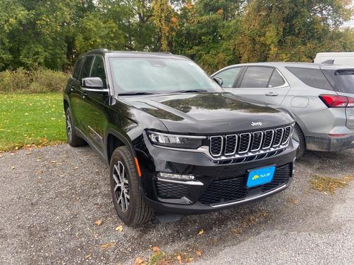 Diamond Black Crystal Pearlcoat 2025 Jeep Grand Cherokee Limited