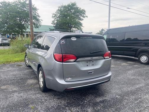 Billet Silver Metallic Clearcoat 2017 Chrysler Pacifica Touring L Plus