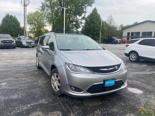 Billet Silver Metallic Clearcoat 2017 Chrysler Pacifica Touring L Plus