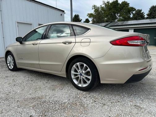 Champagne 2019 Ford Fusion Hybrid SE