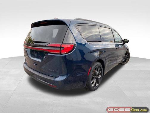 Fathom Blue Pearlcoat 2025 Chrysler Pacifica Limited