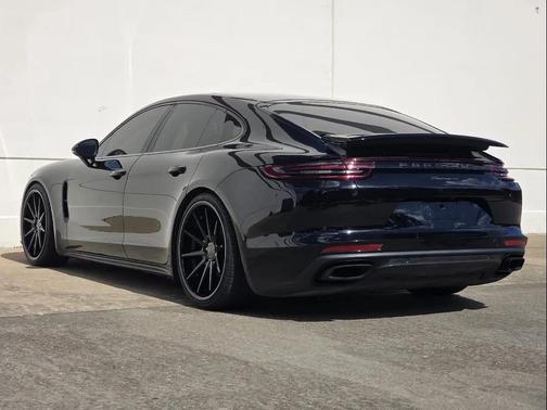 2018 Porsche Panamera 4