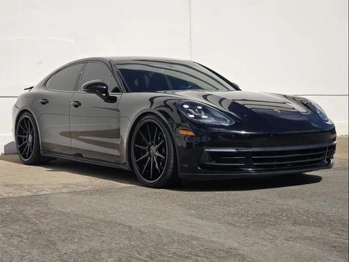 2018 Porsche Panamera 4