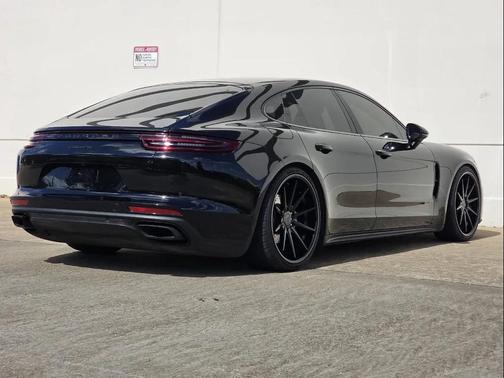 2018 Porsche Panamera 4
