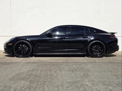 2018 Porsche Panamera 4