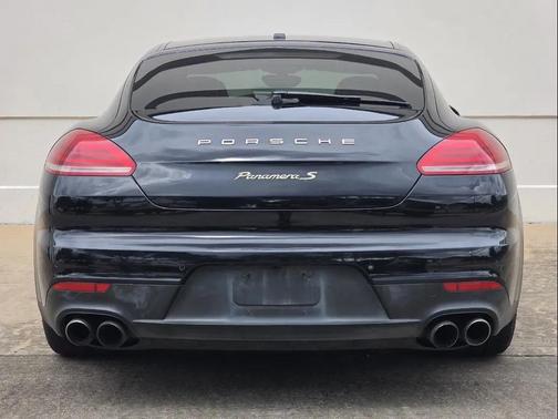 2015 Porsche Panamera 4