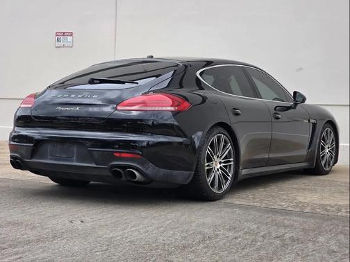 2015 Porsche Panamera 4