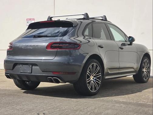 2016 Porsche Macan Turbo