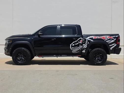 Diamond Black Crystal Pearlcoat 2022 RAM 1500 TRX