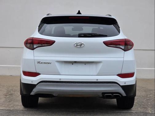 Dazzling White 2018 Hyundai TUCSON Value