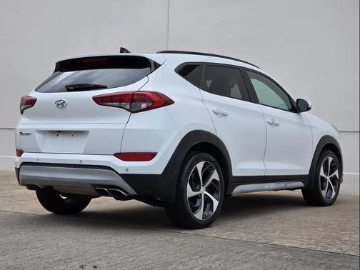 Dazzling White 2018 Hyundai TUCSON Value