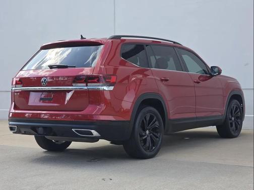 Red 2022 Volkswagen Atlas 3.6L SE w/Technology