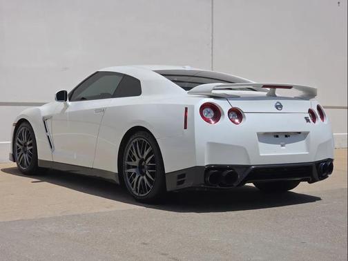 Pearl White 2016 Nissan GT-R Premium