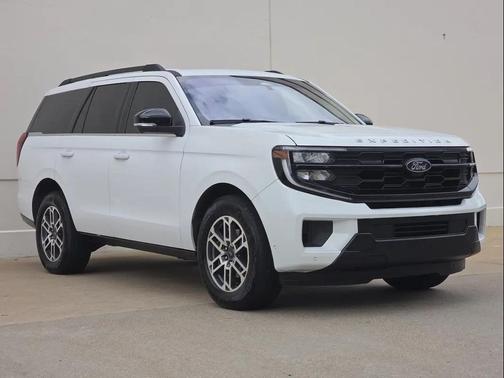 Oxford White 2025 Ford Expedition Active