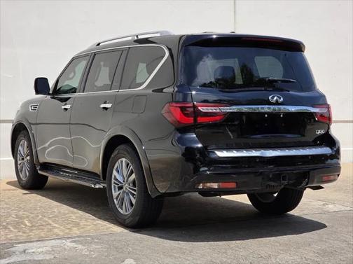 2022 INFINITI QX80 Luxe