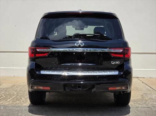 2022 INFINITI QX80 Luxe