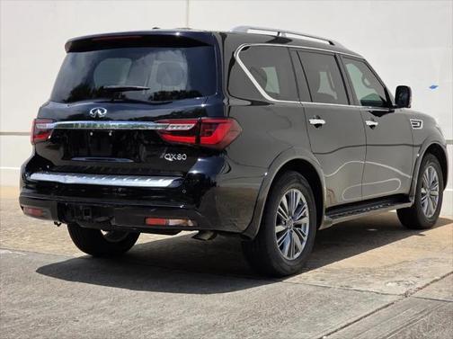 2022 INFINITI QX80 Luxe