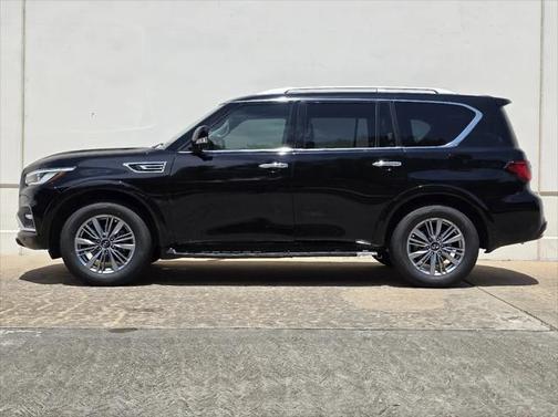 2022 INFINITI QX80 Luxe