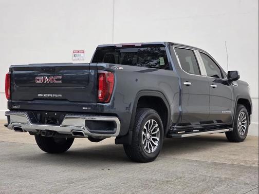 Dark Sky Metallic 2022 GMC Sierra 1500 SLT