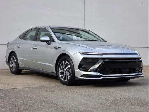 2026 Hyundai SONATA Hybrid Base