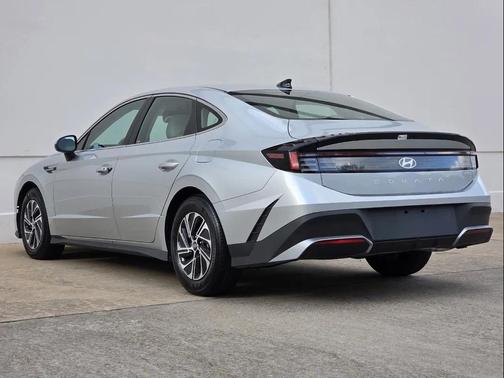 2026 Hyundai SONATA Hybrid Base