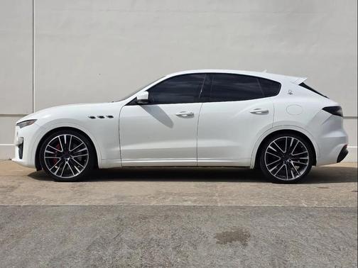 Bianco 2019 Maserati Levante Base
