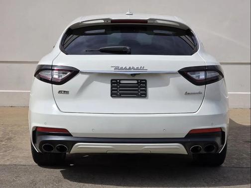Bianco 2019 Maserati Levante Base