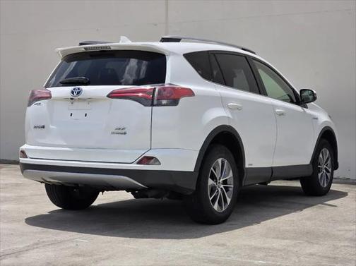 2017 Toyota RAV4 Hybrid LE Plus