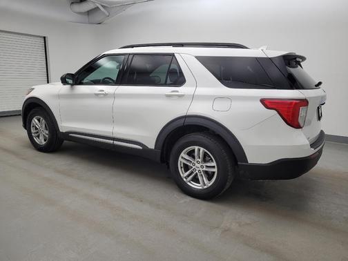 Star White Metallic Tri-Coat 2022 Ford Explorer XLT