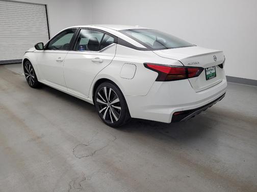 White 2022 Nissan Altima SR FWD