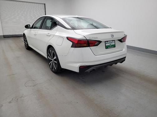 White 2022 Nissan Altima SR FWD