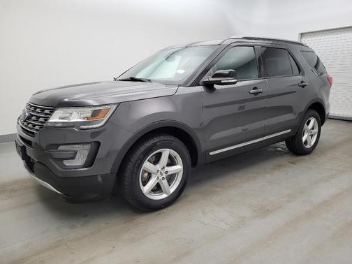 Gray 2017 Ford Explorer XLT