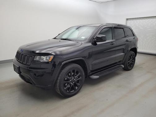 Diamond Black Crystal Pearlcoat 2021 Jeep Grand Cherokee Laredo