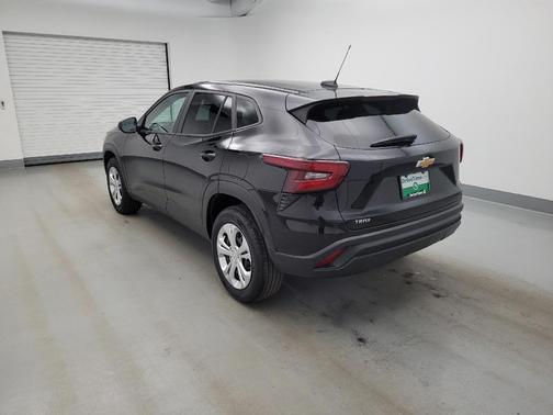 Mosaic Black Metallic 2024 Chevrolet Trax LS
