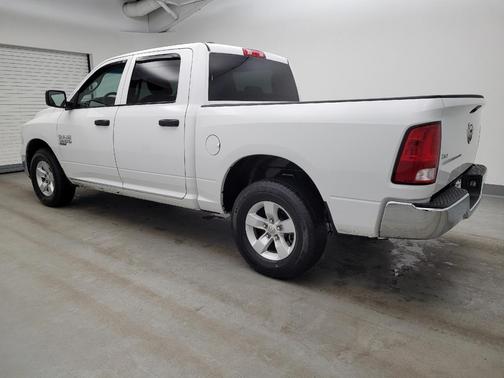 Bright White Clearcoat 2022 RAM 1500 Classic SLT