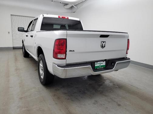Bright White Clearcoat 2022 RAM 1500 Classic SLT