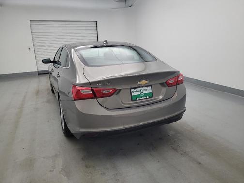Tan 2018 Chevrolet Malibu LT