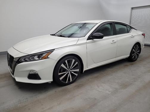 White 2019 Nissan Altima 2.5 SR