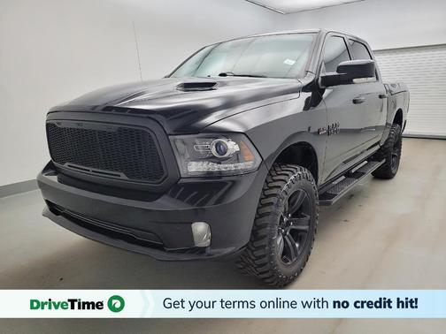 Brilliant Black Crystal Pearlcoat 2018 RAM 1500 Sport