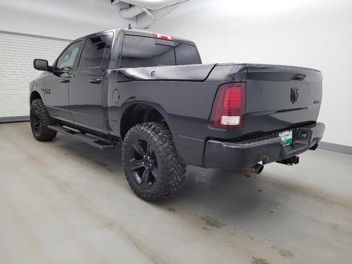 Brilliant Black Crystal Pearlcoat 2018 RAM 1500 Sport