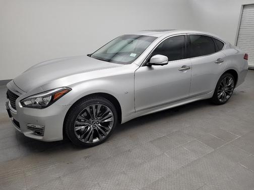 2019 INFINITI Q70 3.7X LUXE