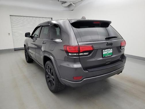 Granite Crystal Metallic Clearcoat 2018 Jeep Grand Cherokee Altitude