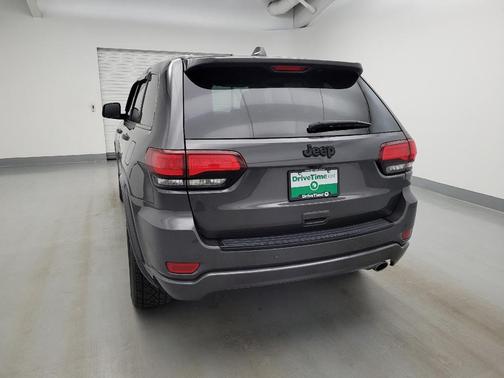 Granite Crystal Metallic Clearcoat 2018 Jeep Grand Cherokee Altitude