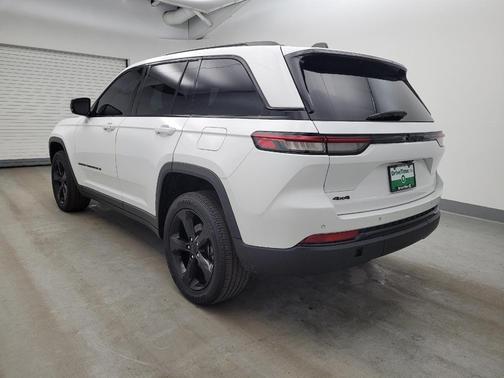 Bright White Clearcoat 2023 Jeep Grand Cherokee Altitude