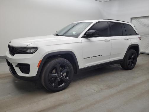 Bright White Clearcoat 2023 Jeep Grand Cherokee Altitude